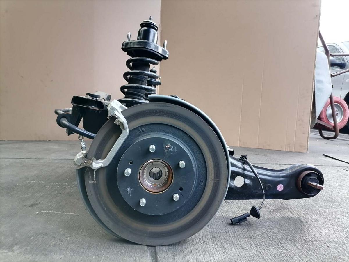 Mitsubishi Eclipse Cross original Hinterachse mit Lenker und Lager 2.4 72kw Allrad Bj.2023